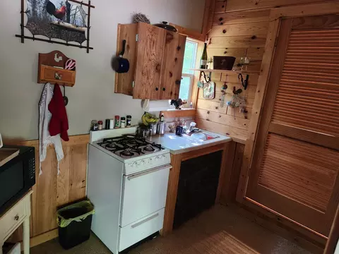 Kitchen - 1775 Long, Beaverton, MI 48612 photo 2 of 3