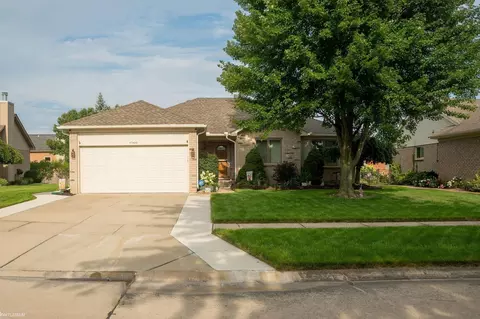 47326 Southern Cross, Macomb, MI 48044