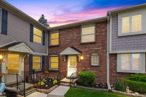 37211 Charter Oaks, Clinton Township, MI 48036