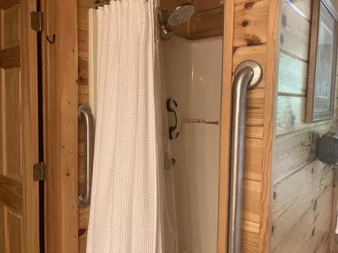Bath - 2153 N M-30, Gladwin, MI 48624 photo 3 of 8