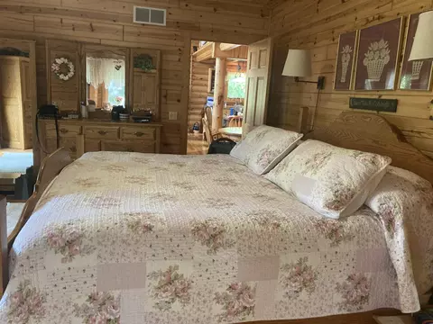 Bedroom - 2153 N M-30, Gladwin, MI 48624 photo 3 of 9