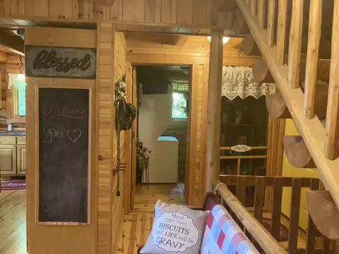 Entry Way - 2153 N M-30, Gladwin, MI 48624 photo 2 of 2