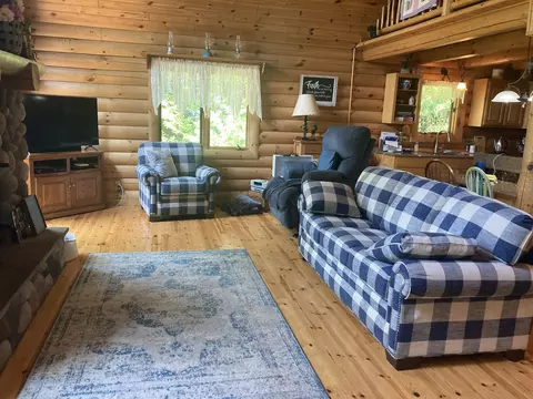 Living - 2153 N M-30, Gladwin, MI 48624 photo 3 of 6