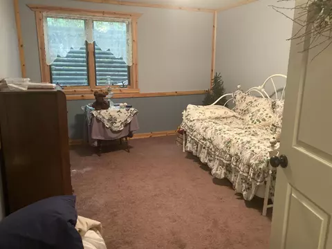 Bedroom - 2153 N M-30, Gladwin, MI 48624 photo 5 of 9