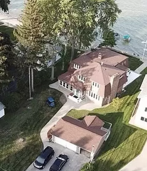 837 S Linwood Bch, Linwood, MI 48634