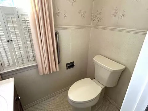 Bath - 600 S Thompson, Jackson, MI 49203 photo 1 of 8