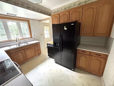 Kitchen - 600 S Thompson, Jackson, MI 49203 photo 2 of 3