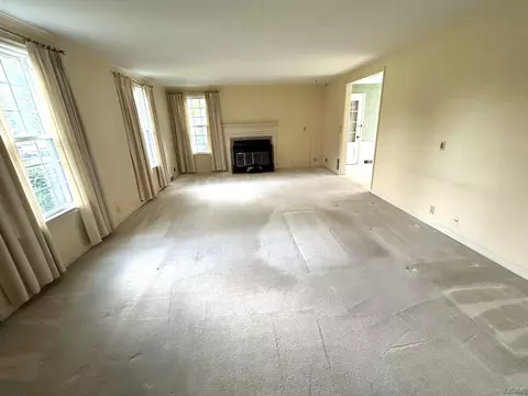 Living - 600 S Thompson, Jackson, MI 49203 photo 1 of 4