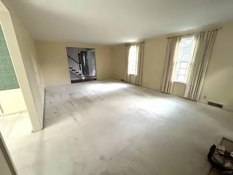 Living - 600 S Thompson, Jackson, MI 49203 photo 3 of 4