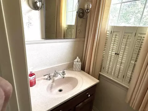 Bath - 600 S Thompson, Jackson, MI 49203 photo 2 of 8