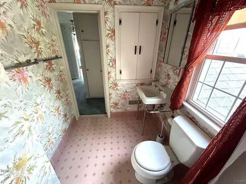 Bath - 600 S Thompson, Jackson, MI 49203 photo 6 of 8
