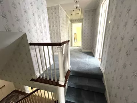 Entry Way - 600 S Thompson, Jackson, MI 49203 photo 4 of 6