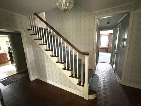 Entry Way - 600 S Thompson, Jackson, MI 49203 photo 1 of 6