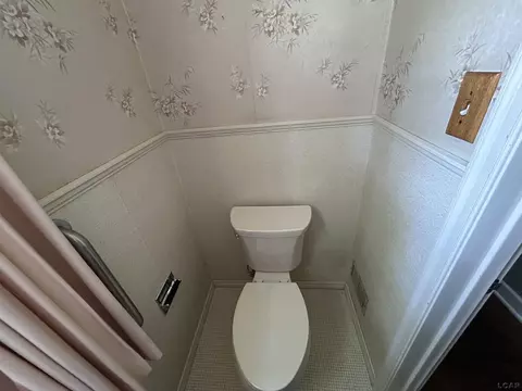 Bath - 600 S Thompson, Jackson, MI 49203 photo 3 of 8