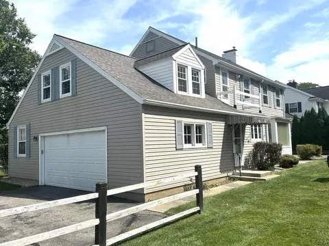 Exterior - 600 S Thompson, Jackson, MI 49203 photo 7 of 14