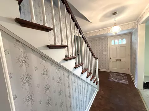 Entry Way - 600 S Thompson, Jackson, MI 49203 photo 2 of 6