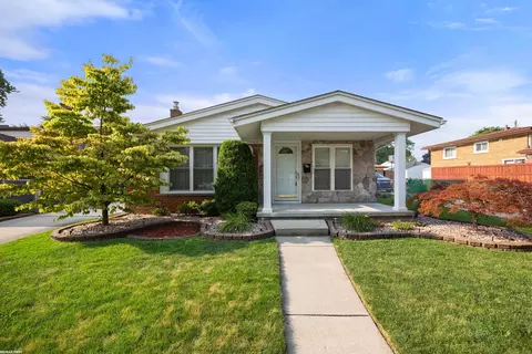 16380 Northview, Roseville, MI 48066