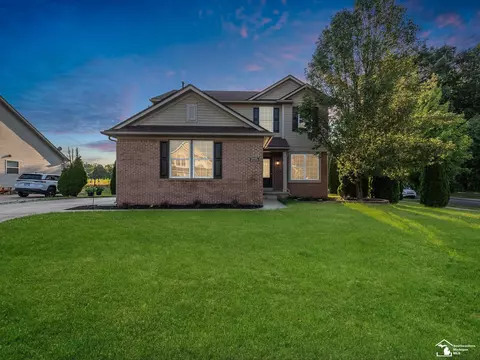 27273 W Mockingbird, Flat Rock, MI 48134