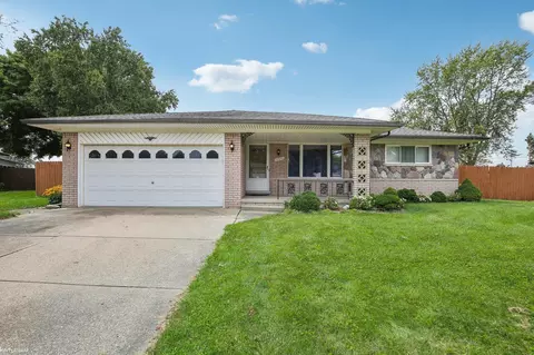 16954 Harbor Hl, Clinton Township, MI 48035