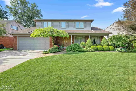 1451 Blairmoor, Grosse Pointe Woods, MI 48236
