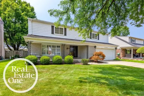1421 Yorktown, Grosse Pointe Woods, MI 48236