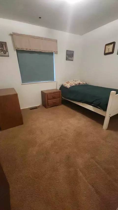 Bedroom - 10066 Carpenter, Flushing, MI 48433 photo 4 of 4