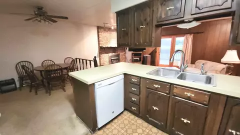 Kitchen - 10066 Carpenter, Flushing, MI 48433 photo 1 of 2