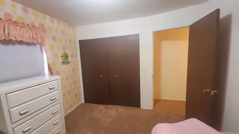 Bedroom - 10066 Carpenter, Flushing, MI 48433 photo 2 of 4
