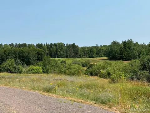 22071 River Trl, Houghton, MI 49931