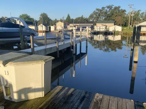 13 Pine Riv, Saint Clair, MI 48079