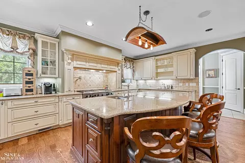 1036 Whittier, Grosse Pointe Park, MI 48230 photo 10