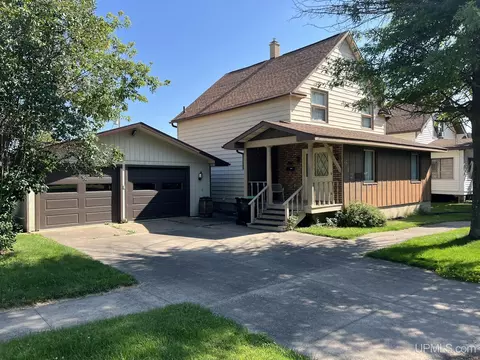 612 W Maple, Iron River, MI 49935