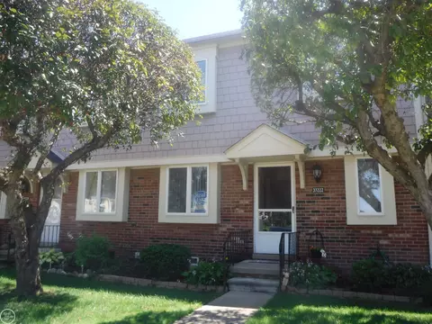 37222 Charter Oaks, Clinton Township, MI 48036