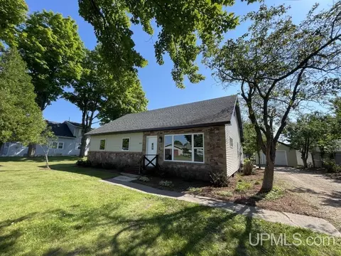 923 Halliday, L'anse, MI 49946