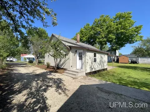 Exterior - 923 Halliday, L'anse, MI 49946 photo 2 of 9