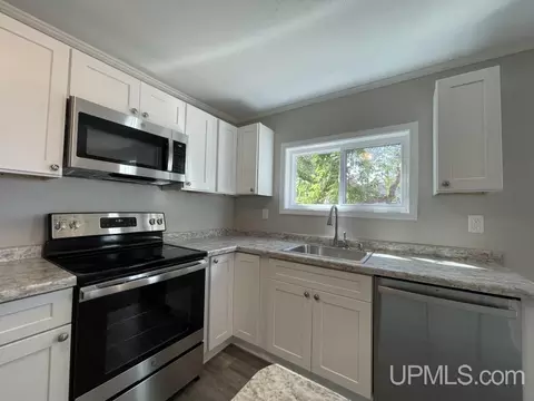 Kitchen - 923 Halliday, L'anse, MI 49946 photo 5 of 6
