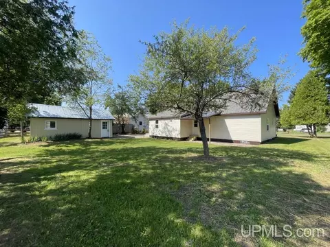 Exterior - 923 Halliday, L'anse, MI 49946 photo 5 of 9