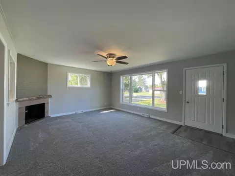 Living - 923 Halliday, L'anse, MI 49946 photo 2 of 4