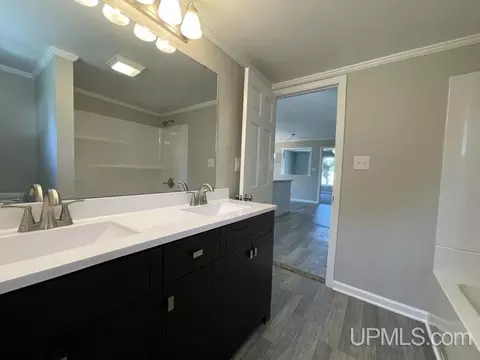 Bath - 923 Halliday, L'anse, MI 49946 photo 2 of 4
