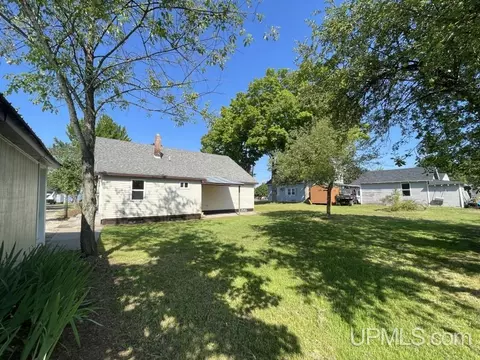 Exterior - 923 Halliday, L'anse, MI 49946 photo 4 of 9