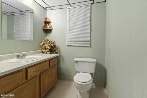 Bath - 16580 Stephen, Macomb, MI 48042 photo 4 of 4