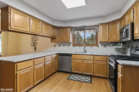 Kitchen - 16580 Stephen, Macomb, MI 48042 photo 2 of 6