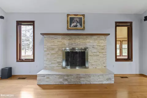 Living - 16580 Stephen, Macomb, MI 48042 photo 2 of 6