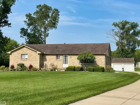 5376 County Line, Lenox, MI 48048