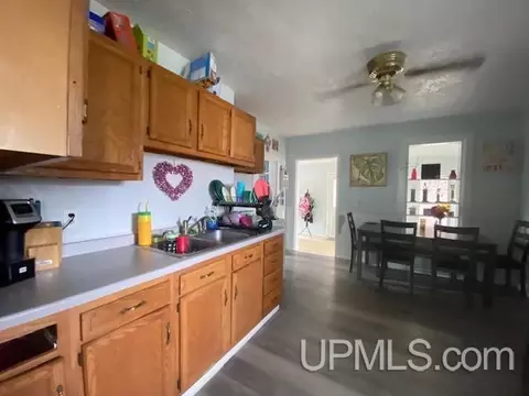 426 E High, Ishpeming, MI 49849 photo 2