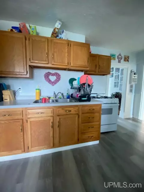 426 E High, Ishpeming, MI 49849 photo 3