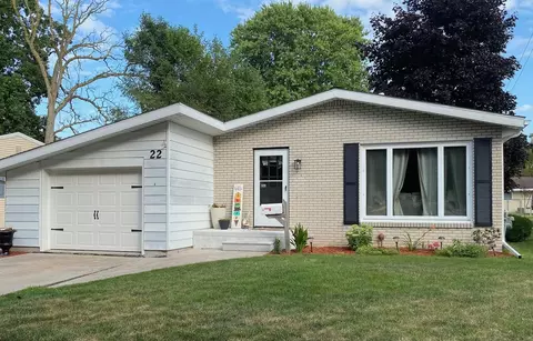 22 W Sharlear, Essexville, MI 48732