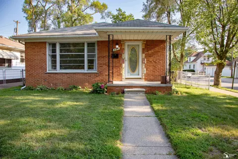395 Clinton, Wyandotte, MI 48192