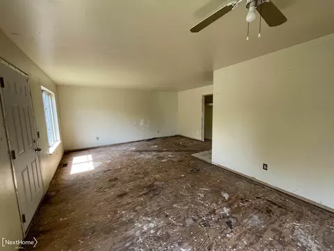 Living - 945 E Holbrook, Flint, MI 48505 photo 1 of 3