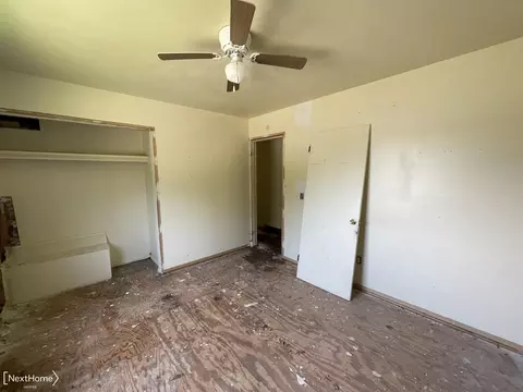 Bedroom - 945 E Holbrook, Flint, MI 48505 photo 2 of 4